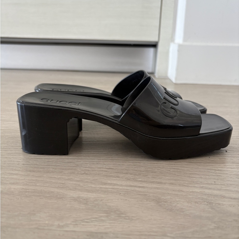 Authentic Black Gucci Rubber Sandals with heel